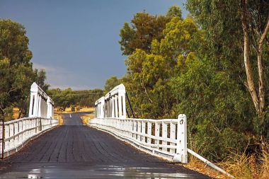 Macquarie nehir kenarında Dubbo Avustralya köprüden Rawsonville