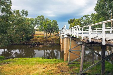 Macquarie nehir kenarında Dubbo Avustralya köprüden Rawsonville