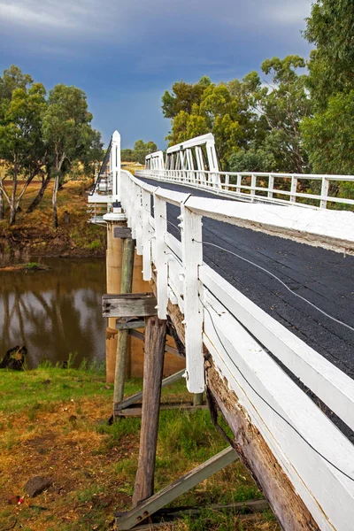 Macquarie nehir kenarında Dubbo Avustralya köprüden Rawsonville — Stok fotoğraf