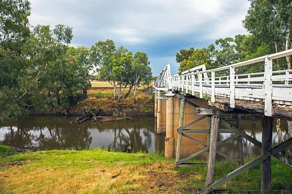 Macquarie nehir kenarında Dubbo Avustralya köprüden Rawsonville — Stok fotoğraf