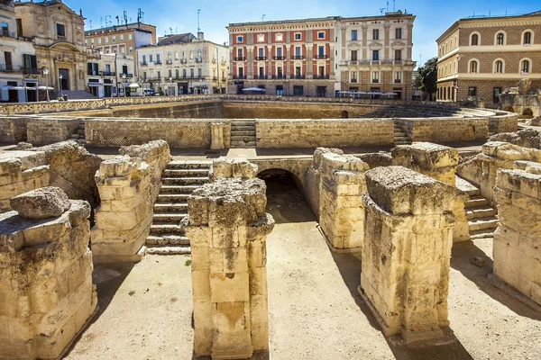 En el anfiteatro romano en la Piazza Sant 'Oronzo de Lecce Apulia — Foto de Stock