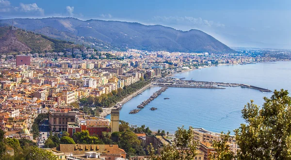 Salerno ve Salerno Körfezi manzarası İtalya