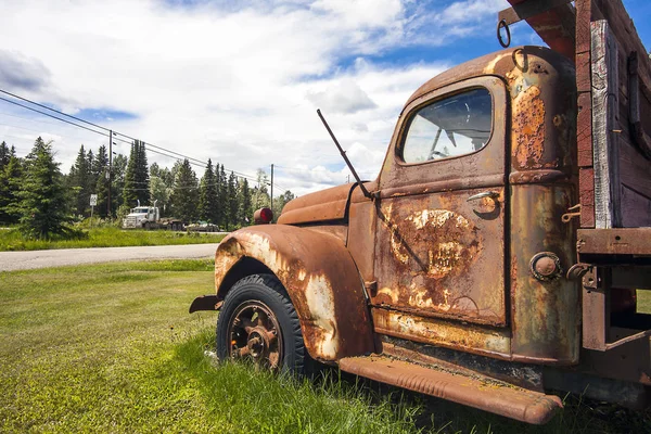 Prince George British Columbia Canada Vecchie auto sul ciglio della strada — Foto Stock