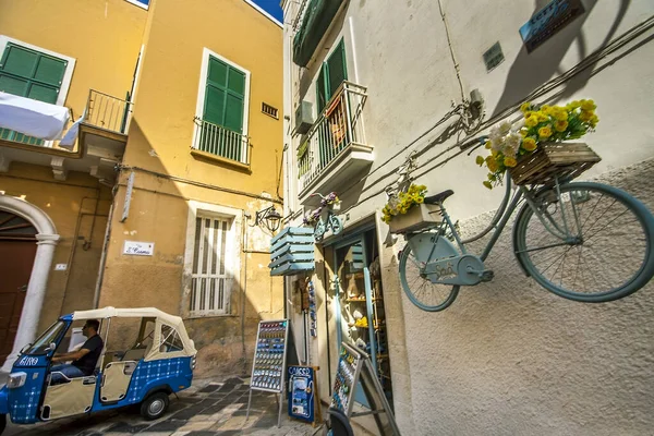 Alley in the old town of Monopoli Puglia Italy — Stock Photo, Image