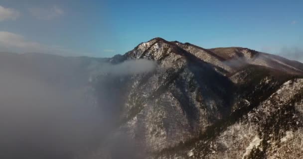 Hermoso amanecer en invierno montañas paisaje — Vídeo de stock