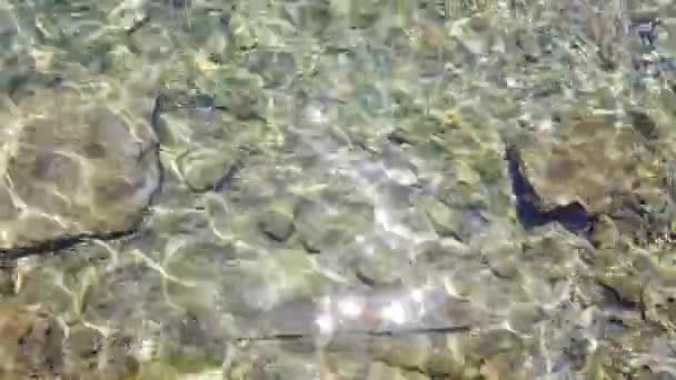 surface de la mer vue de dessus avec vagues 