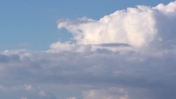 Nuvens de lapso de tempo rolando nuvem inchada estão se movendo — Vídeo de Stock