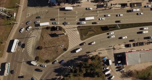 空中俯冲拍摄汽车上的塞车事件 — 图库视频影像