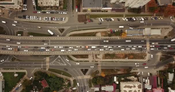 Κορυφή κάτω drone σημείο του δρόμου άποψη της πόλης δρόμο — Αρχείο Βίντεο