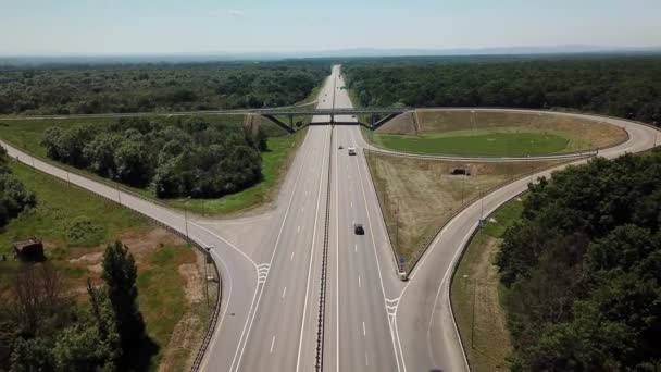 Flygfoto över motorvägskorsningen Videoklipp