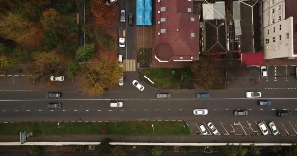 Z góry w dół dron punkt widzenia ulica miasto droga — Wideo stockowe