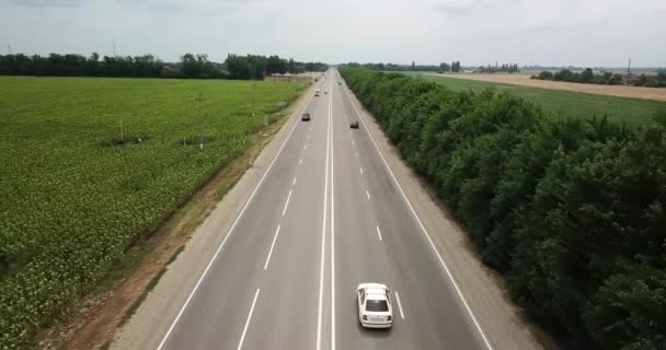 Luftlinie über Autobahn-Verkehr — Stockvideo