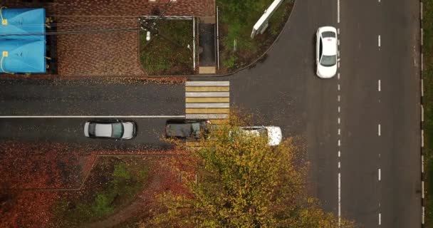 Top down drone standpunt straat stad weg — Stockvideo
