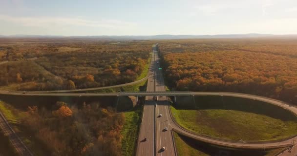 vue aérienne dépassement de la circulation avec voiture 