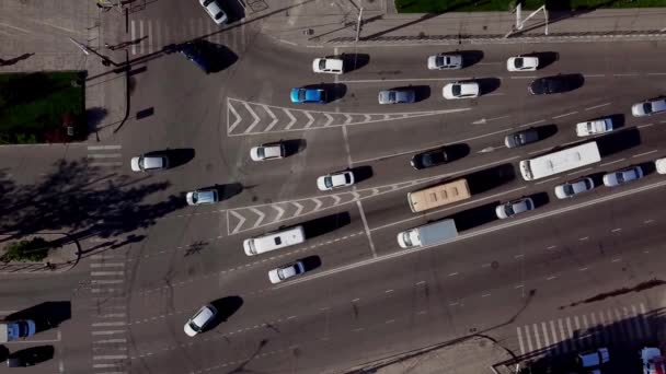 Drones oog uitzicht lucht top down zicht van het verkeer — Stockvideo