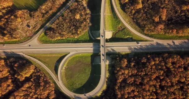 Outono vista aérea da estrada junção rodoviária — Vídeo de Stock