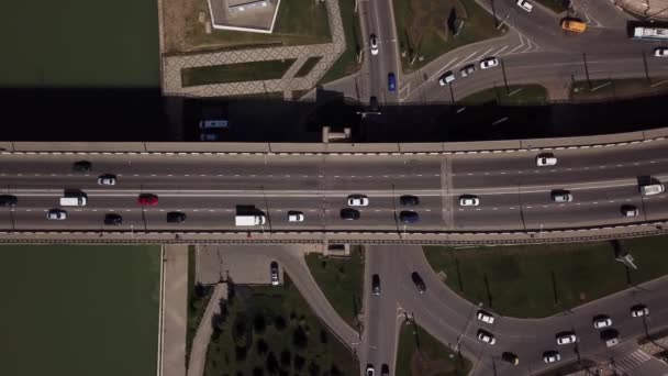 Drones eye view aves eye view of urban traffic — Vídeo de Stock