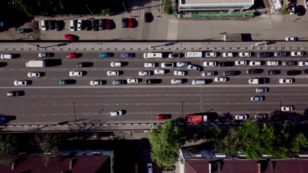 Droni occhio vista uccelli occhio vista del traffico urbano — Video Stock