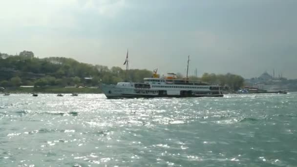 Ferry passing by in bosphorus — 图库视频影像