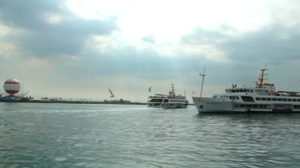 Ferries passing by in bosphorus — 图库视频影像