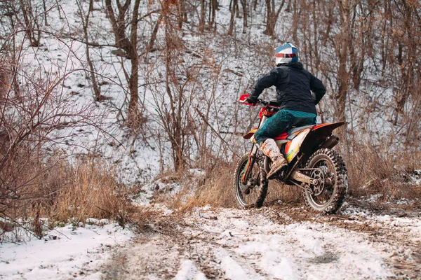 Penunggang Enduro beraksi. Olahraga Motocross . — Stok Foto