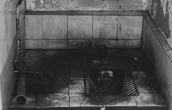 Public toilet in third world countries. dirt and feces are smear — Stock Image Public toilet in third world countries. dirt and feces are smear Stock Picture