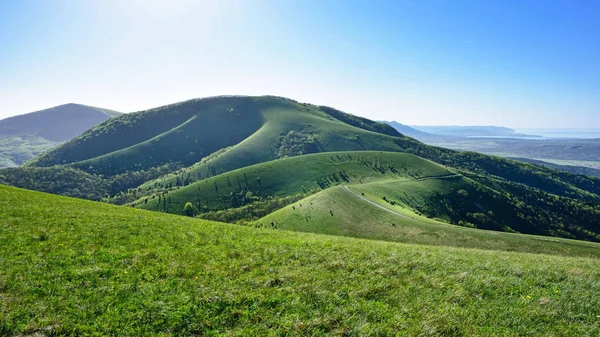 Paisaje montañoso del Cáucaso en primavera —  Fotos de Stock