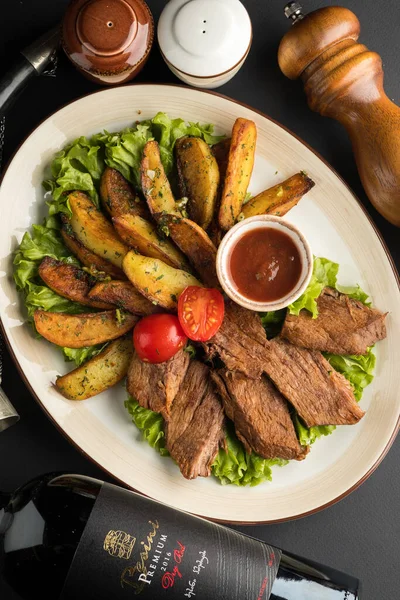 Gürcistan mutfağı, et ve patates tabağı