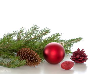 Yılbaşı süsleri çam dalları.