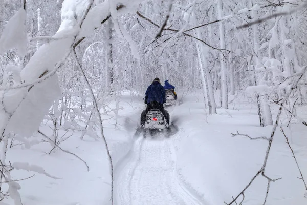 Αθλητές σε ένα snowmobile — Φωτογραφία Αρχείου