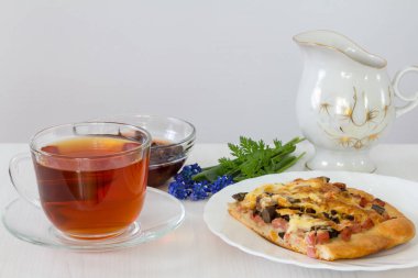 Pizza ile çay