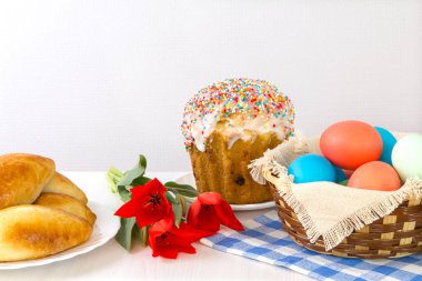 Boyalı yumurta Paskalya tablo.