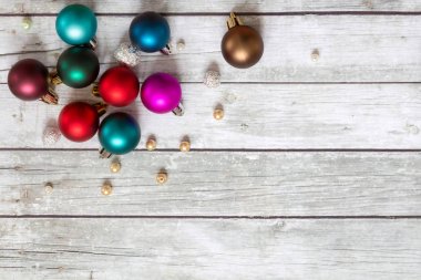 Renkli Noel topları 