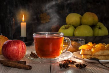 Çay eşliğinde görüntü.