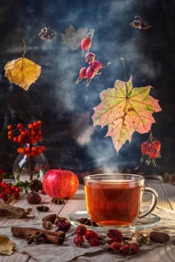 Çay eşliğinde görüntü.