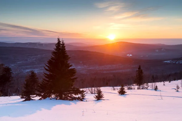 Hiver dans les montagnes — Photo