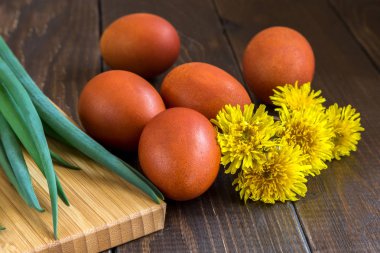 Boyalı yumurta Paskalya tablo.