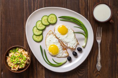 Sahanda yumurta ile görüntü