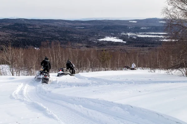 Αθλητές σε ένα snowmobile — Φωτογραφία Αρχείου