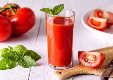 Domates suyu ile görüntü.