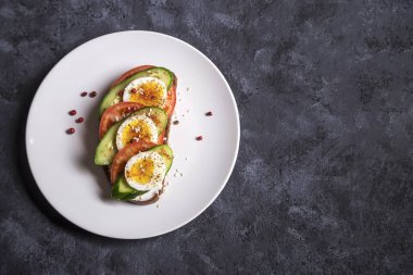 Bir sandviçle resim.