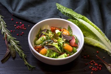 Bir salata ile görüntü.