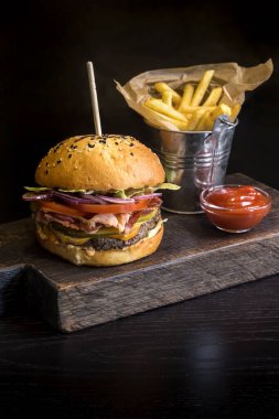 Bir hamburger ile görüntü.
