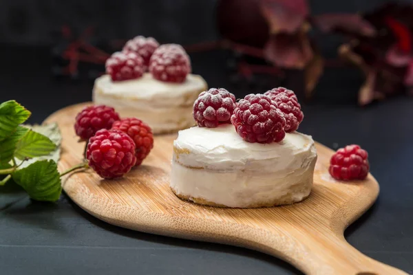 Cakes Raspberries Yogurt Cream — Stock Photo, Image