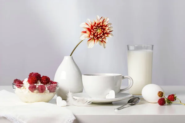 Breakfast Cottage Cheese Raspberries Light Background — Stock Photo, Image