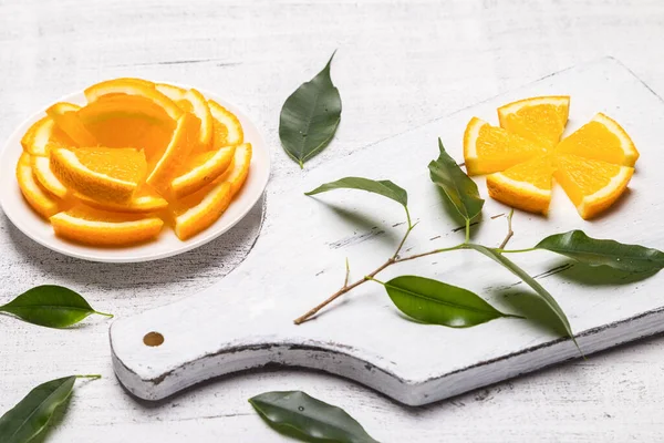 Bloem Van Sinaasappelschijfjes Een Houten Plank — Stockfoto