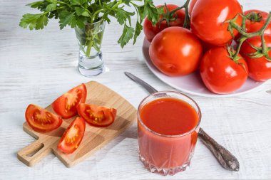 Domates suyu ile görüntü.