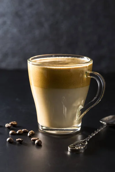 Iced Dalgona Coffee Fashionable Fluffy Creamy Whipped Coffee Dark Background — Stock Photo, Image