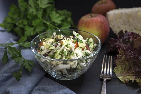 Salade Van Verse Kool Appels Kruiden — Stockfoto