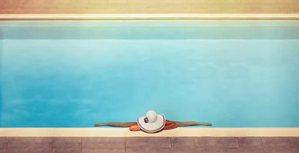 Giovane femmina in un cappello si siede su uno spago in piscina — Foto Stock